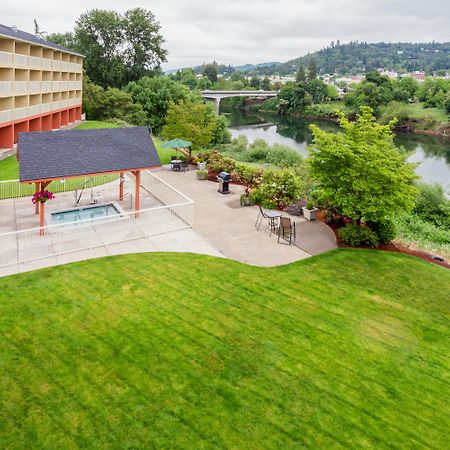 Holiday Inn Express Roseburg By Ihg Екстериор снимка