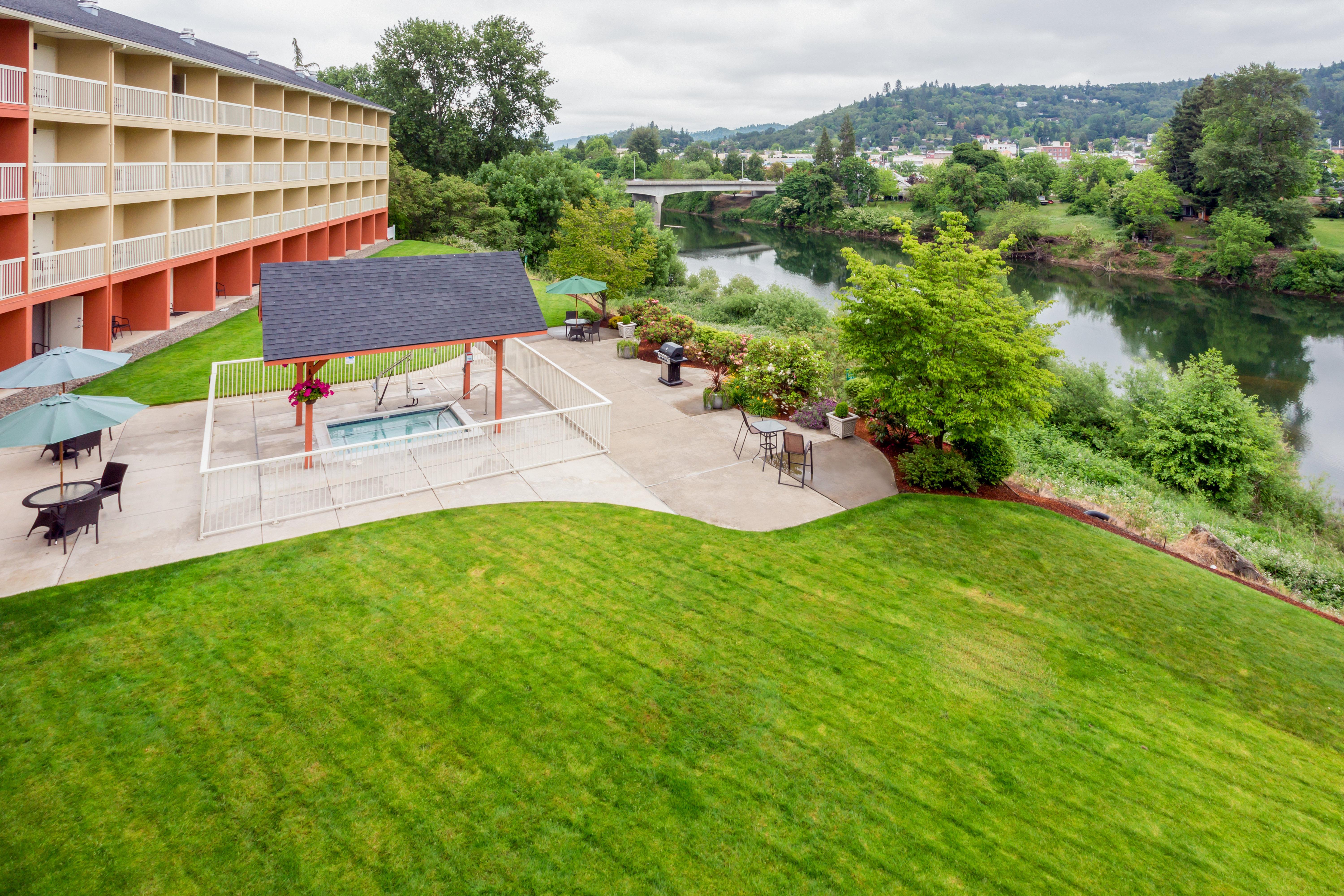 Holiday Inn Express Roseburg By Ihg Екстериор снимка