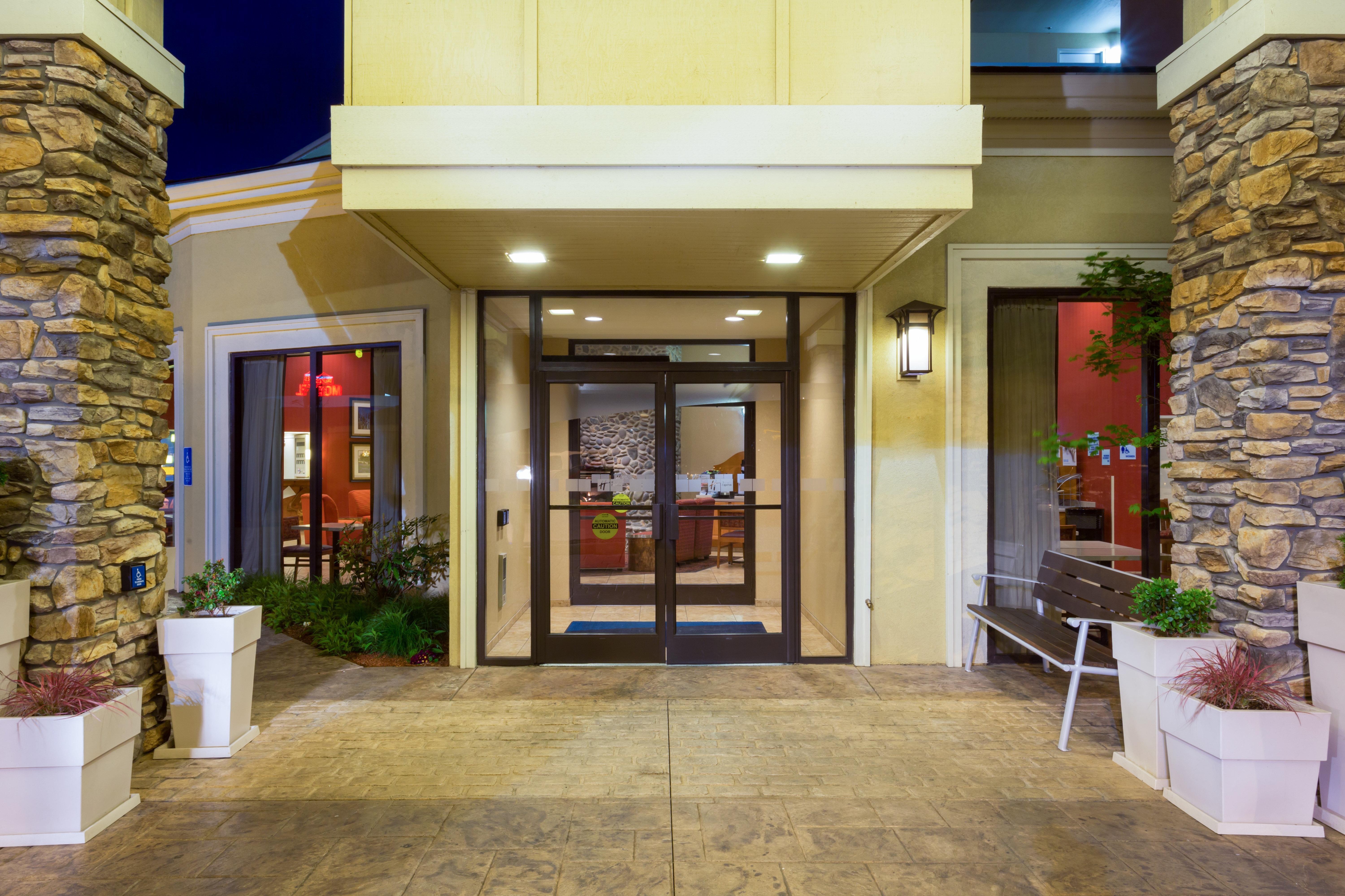 Holiday Inn Express Roseburg By Ihg Екстериор снимка