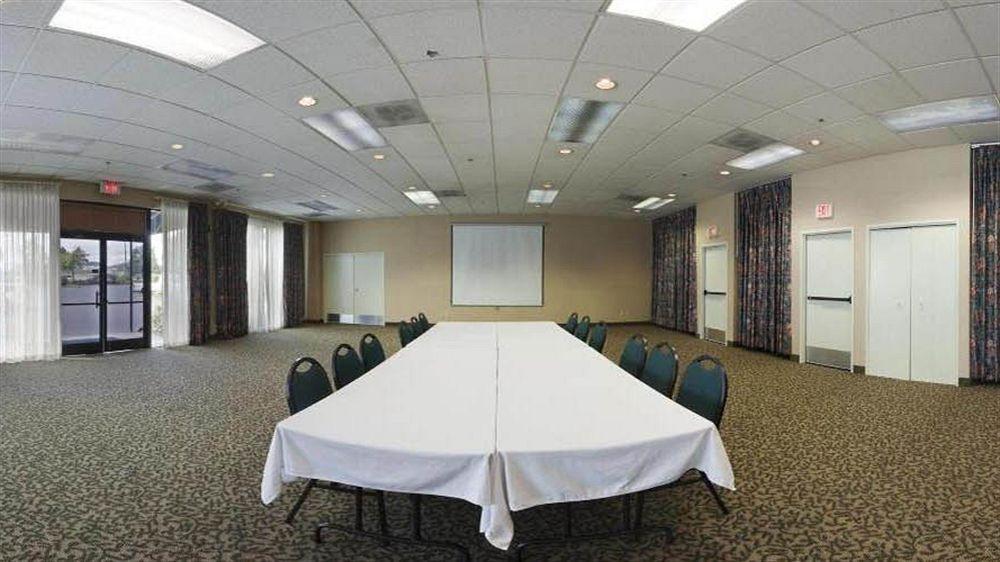 Holiday Inn Express Roseburg By Ihg Екстериор снимка