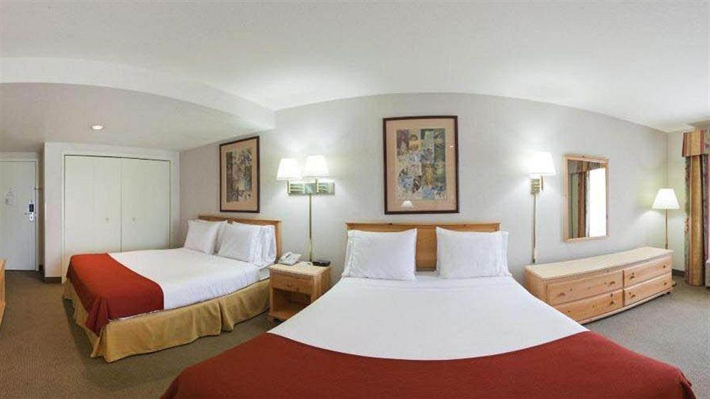Holiday Inn Express Roseburg By Ihg Екстериор снимка