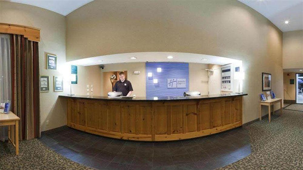 Holiday Inn Express Roseburg By Ihg Интериор снимка