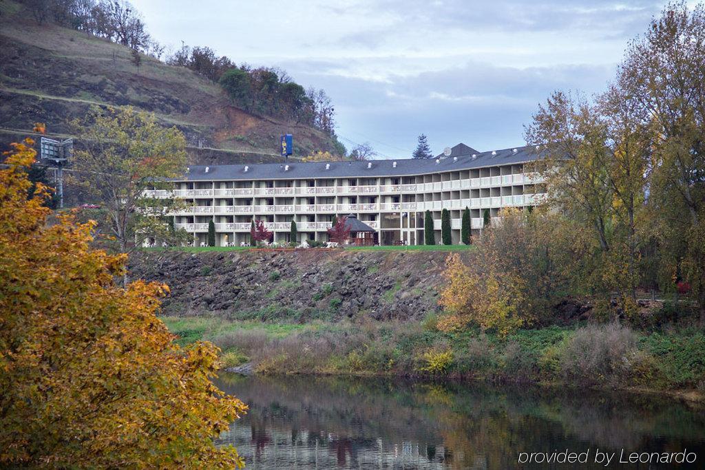 Holiday Inn Express Roseburg By Ihg Екстериор снимка